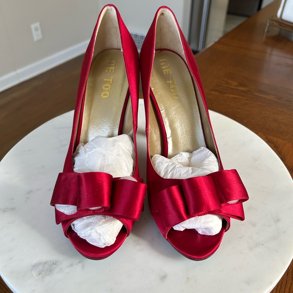 Me Too Women's Red Peep Toe Heels